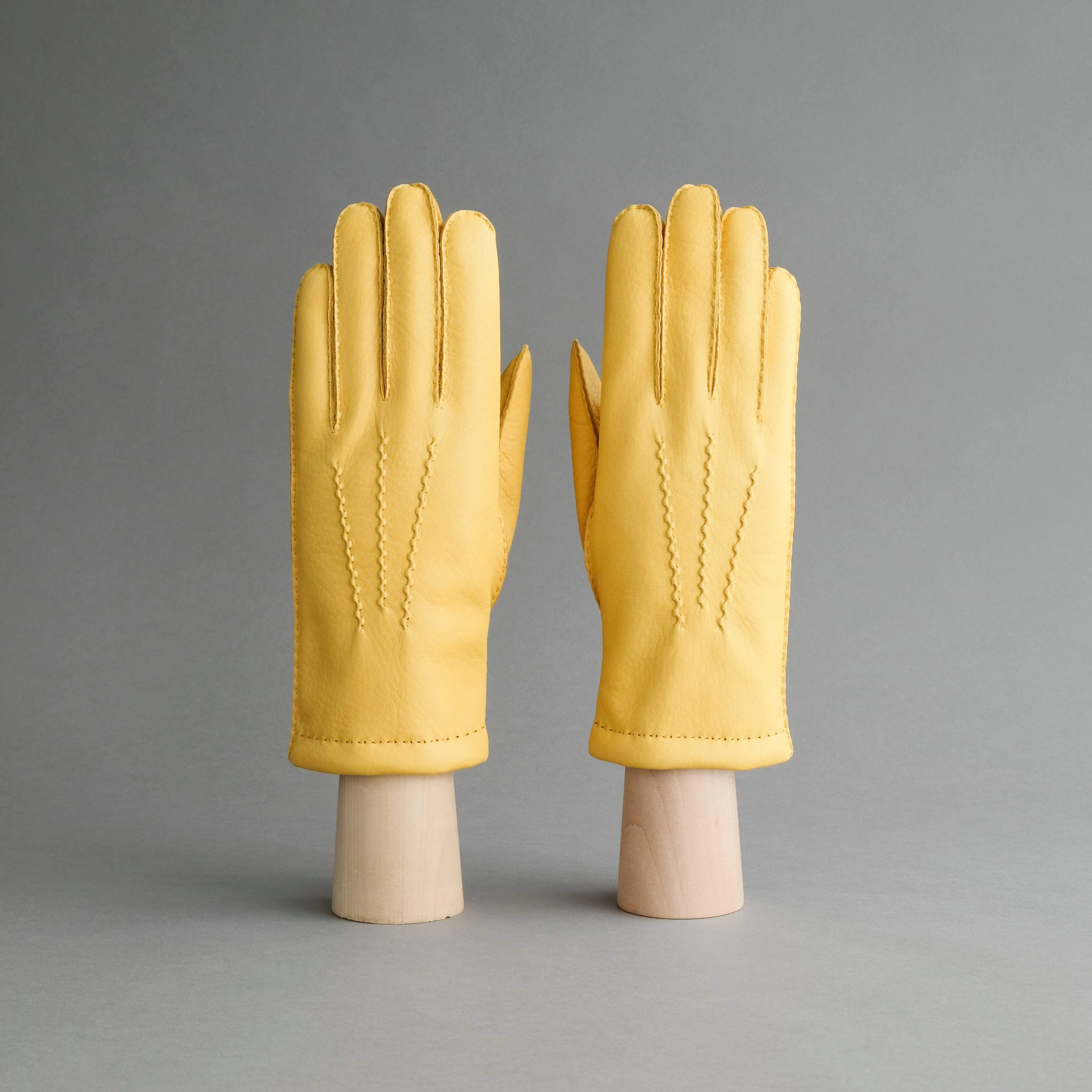 Gentlemen's Gloves from Yellow Deerskin Lined with Cashmere