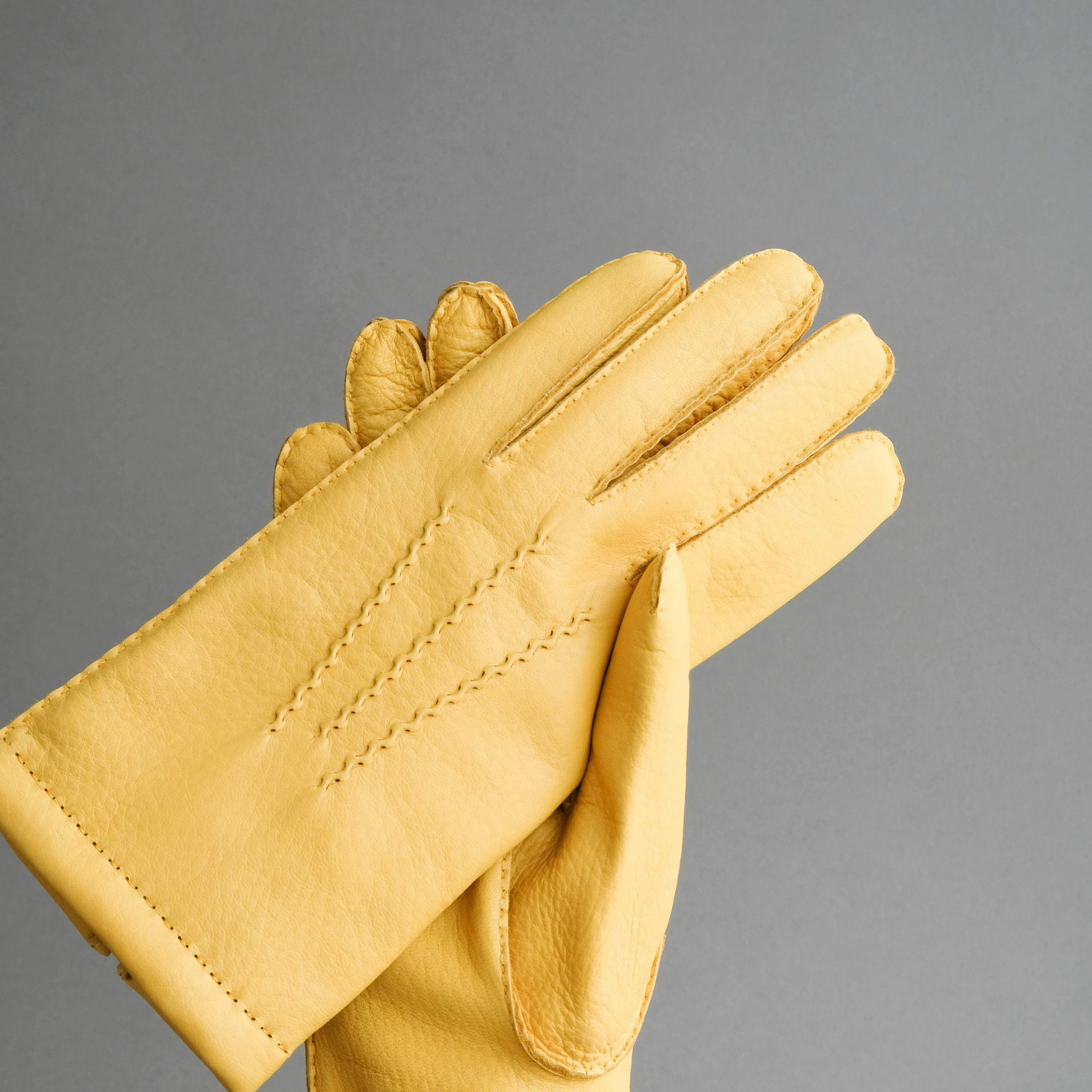 Gentlemen's Gloves from Yellow Deerskin Lined with Cashmere